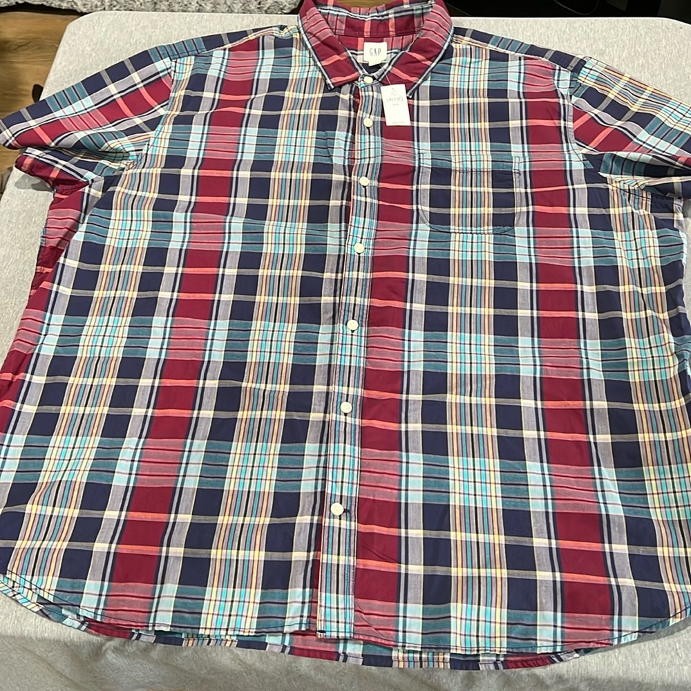 GAP button down short sleeve shirt 👕